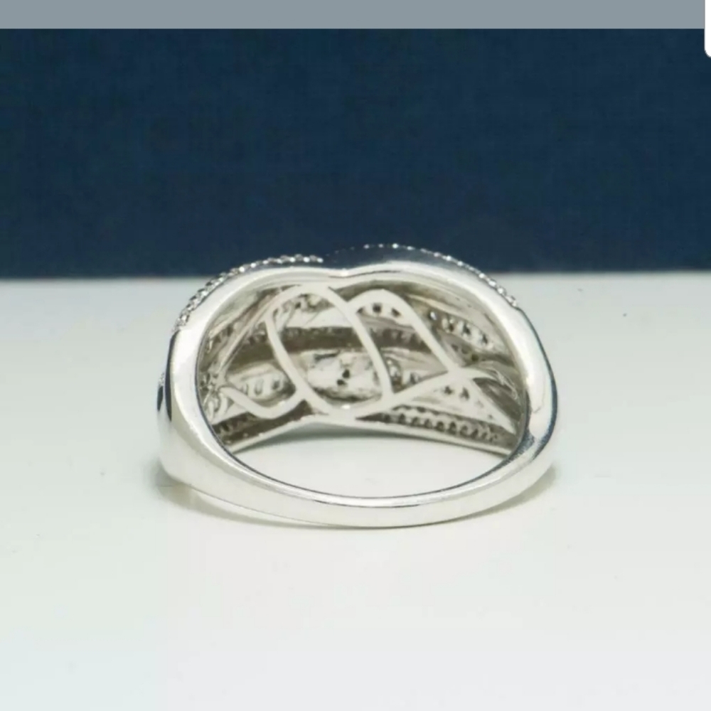 1.02ct Diamond Ring. - Picture 2 of 3